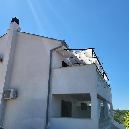 Apartments Grgic Njivice Eksteriør bilde